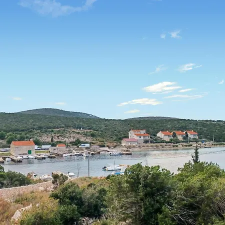 Apartamento Stunning Apartment In Otok Ist With Wifi Ist