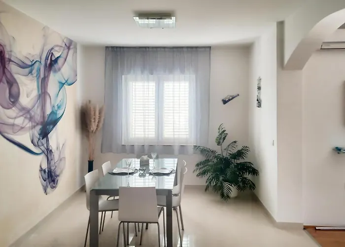 Awesome In Otok With Wifi Apartamento