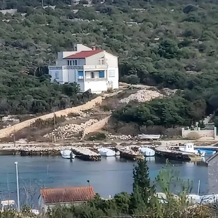Stunning In Otok With Wifi