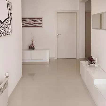 Stunning Apartment In Otok Ist With Wifi Appartement *