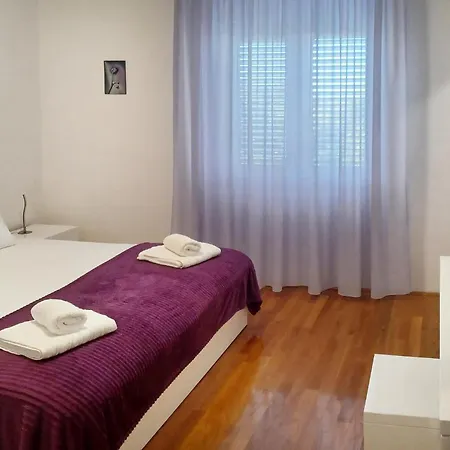 Stunning Apartment In Otok Ist With Wifi